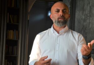 Korkmazhan: “Yeni yasa, kirli politikanın açık göstergesi”