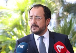 Holguin 20 Mayıs’tan sonra adaya geliyor, AB Temsilcisi Hahn göreve başlıyor I Hristodulidis: “Başkasının mülküne el koymak hukuksuzluktur”